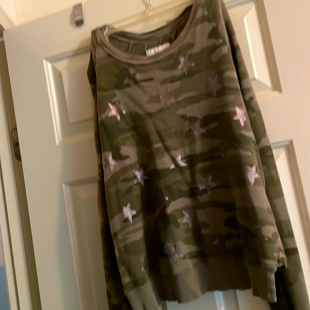 Current Elliott camo and stars top
